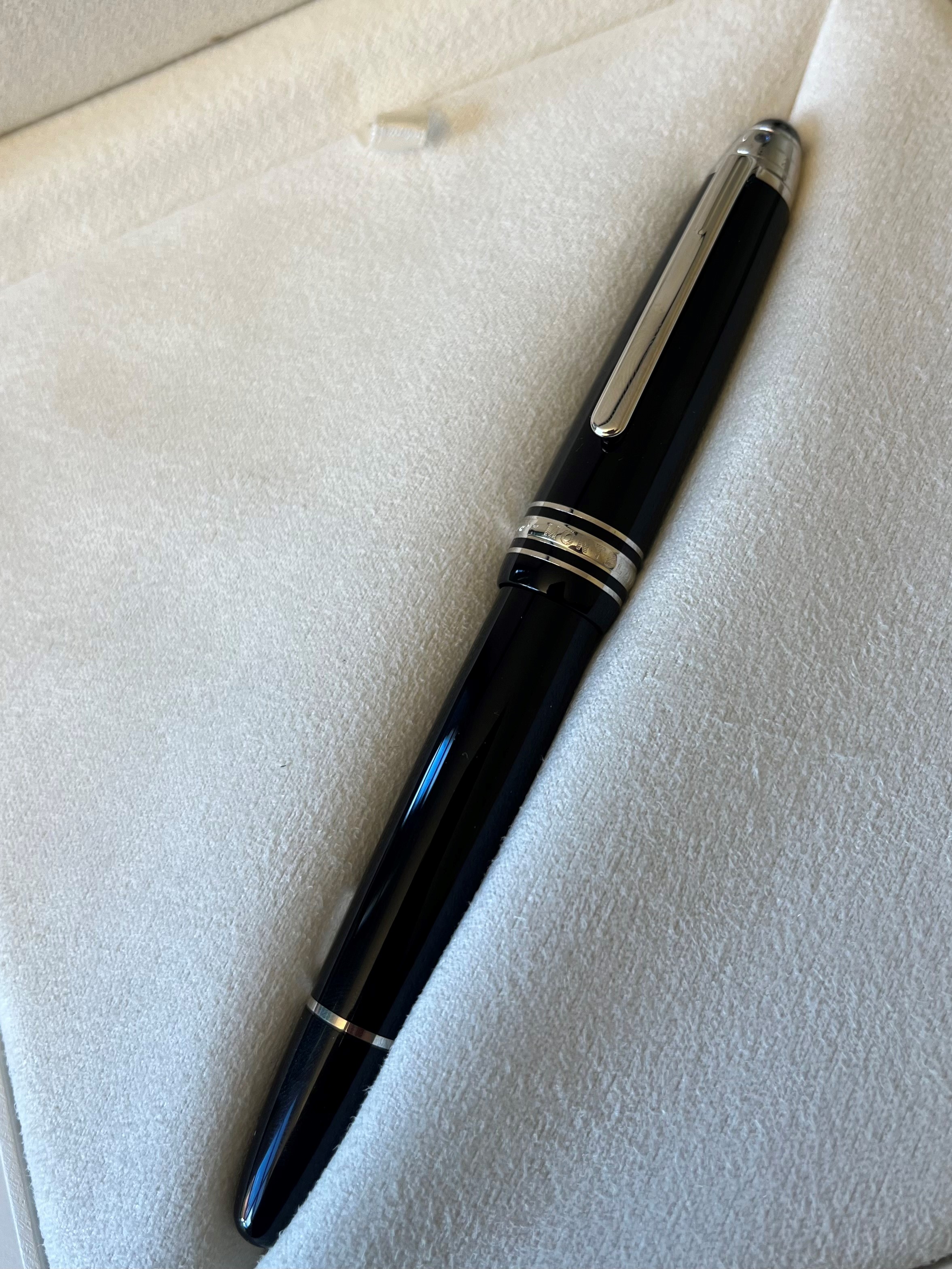 Montblanc - Mreisterstück UNICEF Classique - Rollerball*